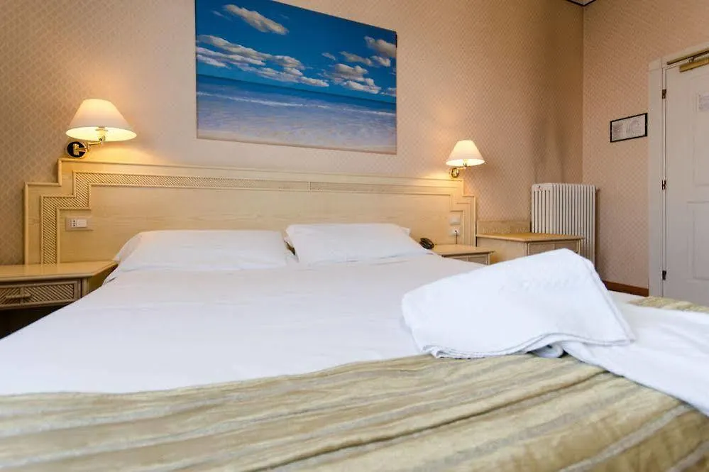 Albergo Centrale Fino Del Monte 3*,  Italy